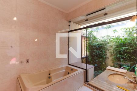 Casa para alugar com 464m², 6 quartos e 2 vagas Casa para alugar com 464m², 6 quartos e 2 vagasBanheiro da Suíte 01