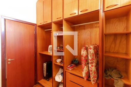 Casa para alugar com 464m², 6 quartos e 2 vagas Casa para alugar com 464m², 6 quartos e 2 vagasCloset da Suíte 01