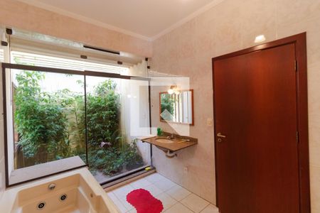 Casa para alugar com 464m², 6 quartos e 2 vagas Casa para alugar com 464m², 6 quartos e 2 vagasBanheiro da Suíte 01