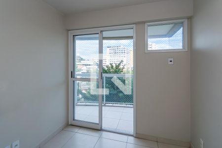 Sala de apartamento para alugar com 2 quartos, 60m² em Olaria, Rio de Janeiro