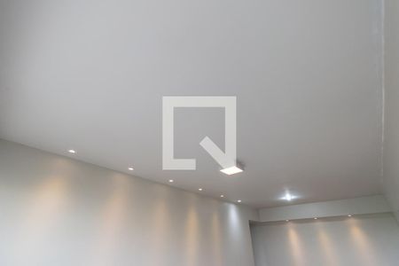 Sala - Detalhe das luminárias de apartamento para alugar com 2 quartos, 60m² em Olaria, Rio de Janeiro