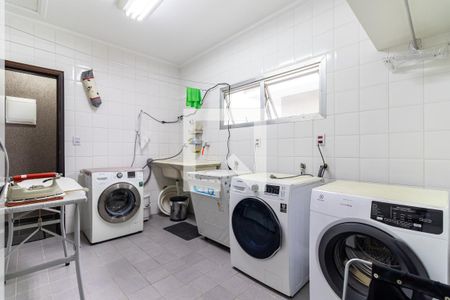 Casa à venda com 280m², 4 quartos e 5 vagasLavanderia