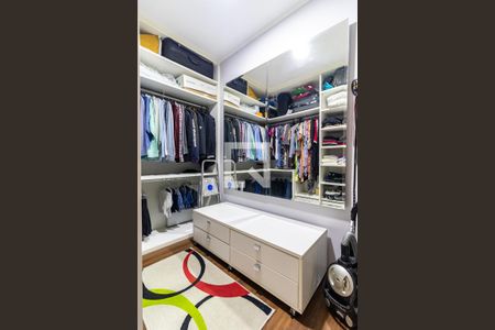 Casa à venda com 280m², 4 quartos e 5 vagasSuíte 1 - Closet