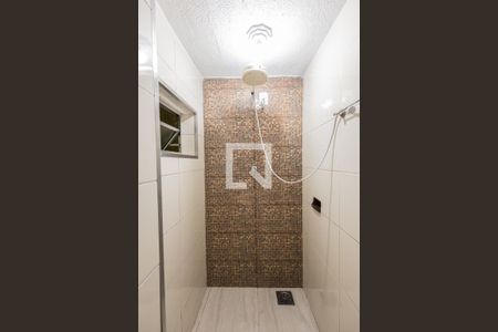 Banheiro Social de casa para alugar com 1 quarto, 50m² em Vila Carrao, São Paulo