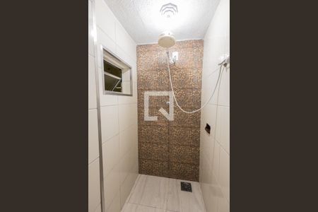 Banheiro Social de casa para alugar com 1 quarto, 50m² em Vila Carrao, São Paulo