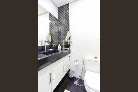 Casa à venda com 280m², 3 quartos e 4 vagasBanheiro da Suíte 2