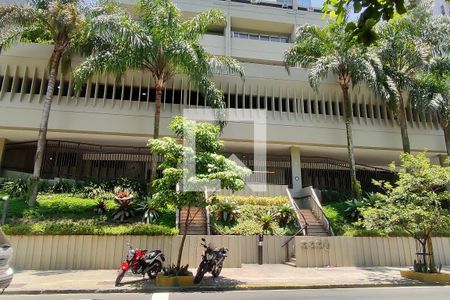 Apartamento para alugar com 95m², 3 quartos e 1 vaga Apartamento para alugar com 95m², 3 quartos e 1 vagaFachada