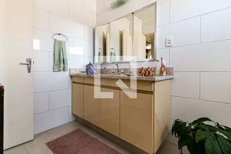 Casa à venda com 199m², 4 quartos e 4 vagasBanheiro da Suíte