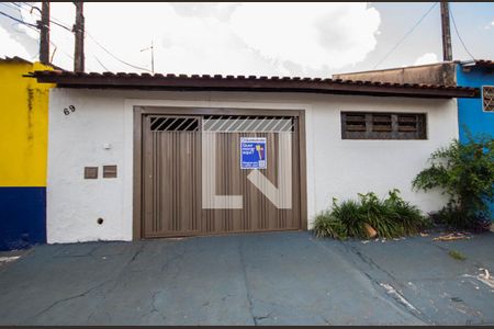 Casa para alugar com 160m², 3 quartos e 3 vagas Casa para alugar com 160m², 3 quartos e 3 vagasFachada