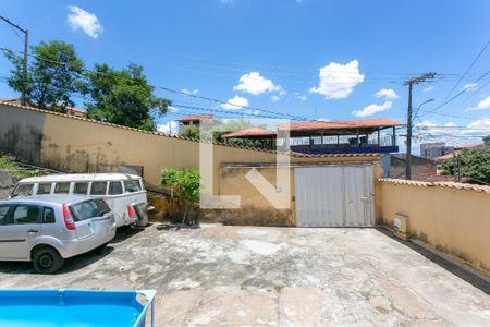 Casa à venda com 360m², 2 quartos e 4 vagas Casa à venda com 360m², 2 quartos e 4 vagasÁrea externa