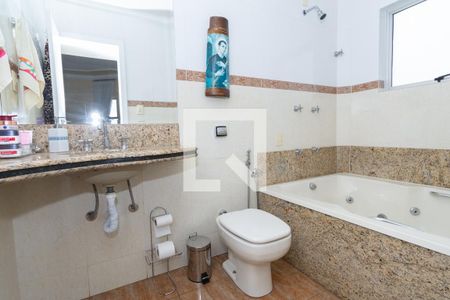 Apartamento à venda com 210m², 4 quartos e 2 vagasBanheiro da Suíte