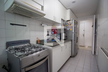Apartamento à venda com 92m², 2 quartos e 2 vagasCozinha e Área de Serviço