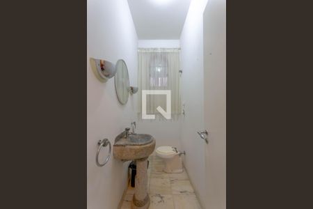 Lavabo de casa para alugar com 3 quartos, 275m² em Jardim da Glória, São Paulo