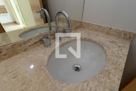 Apartamento para alugar com 66m², 2 quartos e 1 vaga Apartamento para alugar com 66m², 2 quartos e 1 vagaBanheiro da Suíte 1