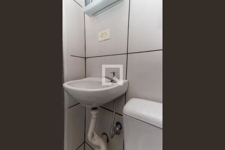 Banheiro de apartamento para alugar com 1 quarto, 30m² em Parque Edu Chaves, São Paulo