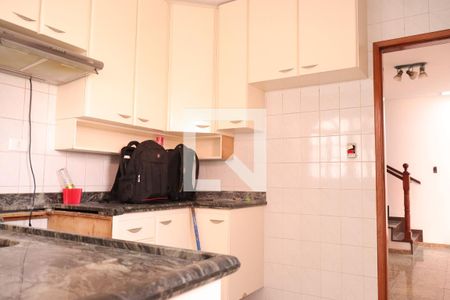 Casa de condomínio à venda com 130m², 3 quartos e 1 vagacozinha