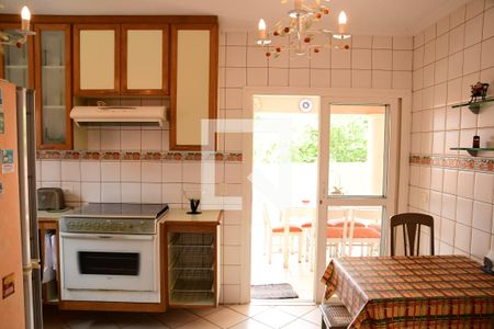 Casa de condomínio para alugar com 315m², 3 quartos e 6 vagasCozinha