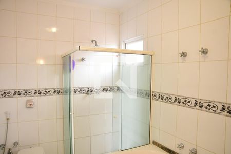 Casa de condomínio para alugar com 315m², 3 quartos e 6 vagasBanheiro da Suíte 3 