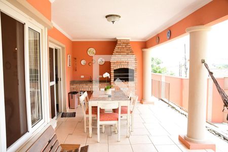 Casa de condomínio para alugar com 315m², 3 quartos e 6 vagasVaranda