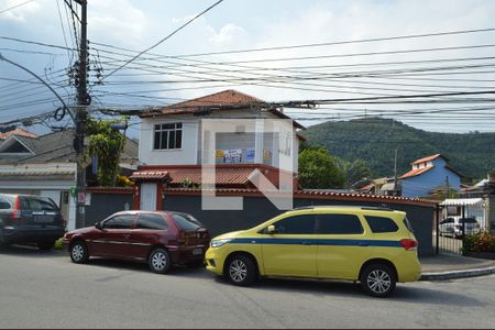 Casa de condomínio para alugar com 300m², 3 quartos e 4 vagasFachada