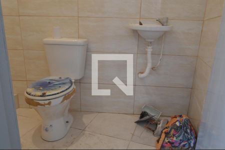 Casa de condomínio para alugar com 300m², 3 quartos e 4 vagasBanheiro de Serviço