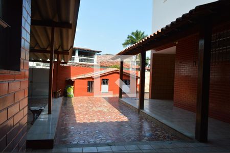 Casa de condomínio para alugar com 300m², 3 quartos e 4 vagasQuintal 