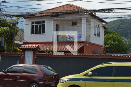 Casa de condomínio para alugar com 300m², 3 quartos e 4 vagasFachada