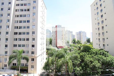 Vista do Quarto 01 de apartamento para alugar com 2 quartos, 50m² em Jacarepaguá, Rio de Janeiro