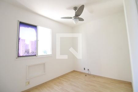 Quarto 01 de apartamento para alugar com 2 quartos, 50m² em Jacarepaguá, Rio de Janeiro