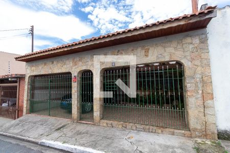 Casa à venda com 101m², 2 quartos e 3 vagasFachada