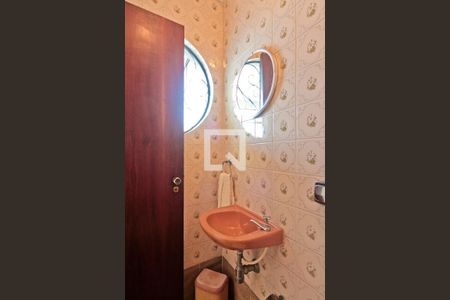 Casa à venda com 275m², 3 quartos e 6 vagasBanheiro de Serviço