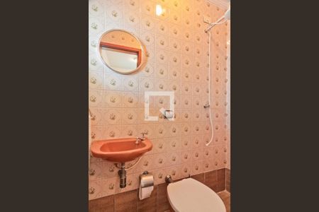 Casa à venda com 275m², 3 quartos e 6 vagasBanheiro de Serviço