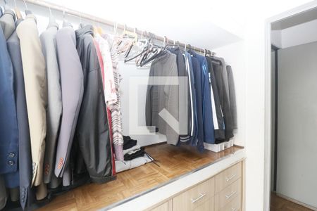 Casa à venda com 420m², 4 quartos e 6 vagasCloset do quarto 3