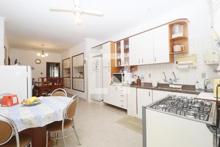 Casa à venda com 420m², 4 quartos e 6 vagasCozinha