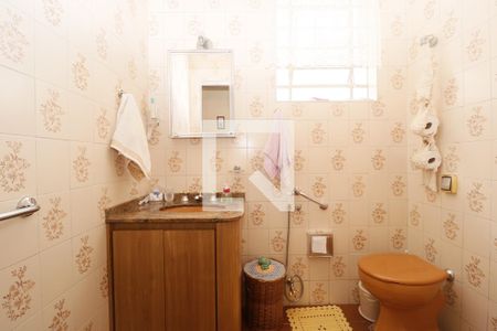 Casa à venda com 420m², 4 quartos e 6 vagasBanheiro 2