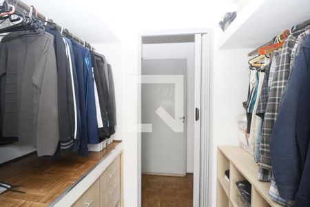 Casa à venda com 420m², 4 quartos e 6 vagasCloset do quarto 3