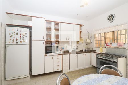 Casa à venda com 420m², 4 quartos e 6 vagasCozinha