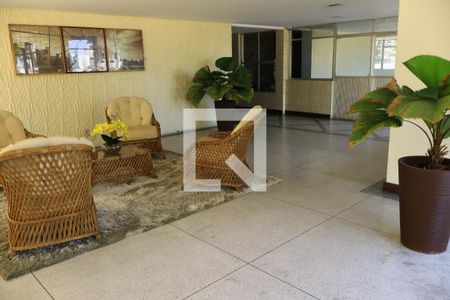 Hall de entrada de apartamento para alugar com 3 quartos, 79m² em Pernambués, Salvador