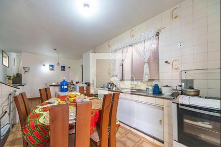 Casa à venda com 200m², 3 quartos e 2 vagasCozinha 