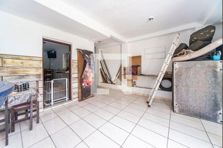 Casa à venda com 200m², 3 quartos e 2 vagasQuintal Fundos