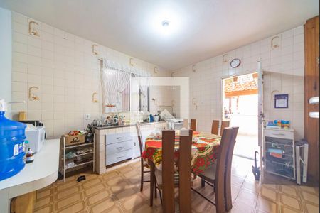 Casa à venda com 200m², 3 quartos e 2 vagasCozinha 