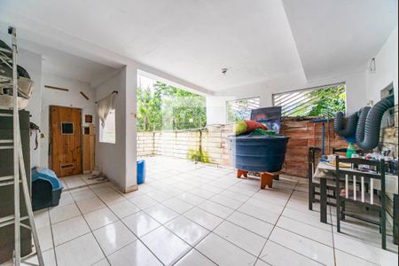 Casa à venda com 200m², 3 quartos e 2 vagasQuintal Fundos