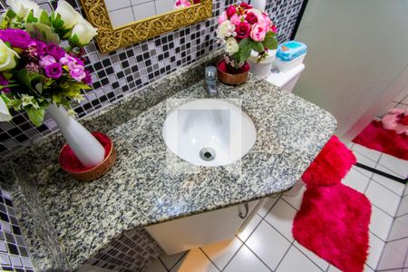 Apartamento à venda com 74m², 2 quartos e 1 vaga Apartamento à venda com 74m², 2 quartos e 1 vagaBanheiro social