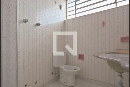 Casa à venda com 260m², 6 quartos e 2 vagasBanheiro da Suíte
