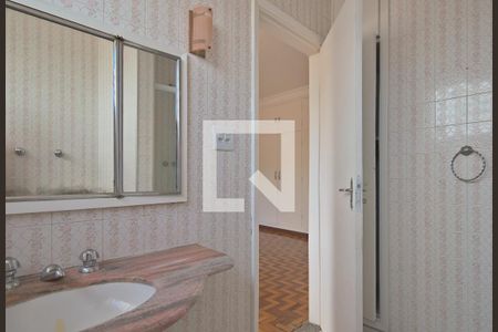 Casa à venda com 260m², 6 quartos e 2 vagasBanheiro da Suíte