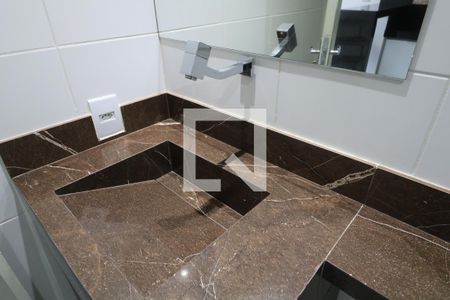 Banheiro de apartamento para alugar com 1 quarto, 40m² em Barra Funda, São Paulo