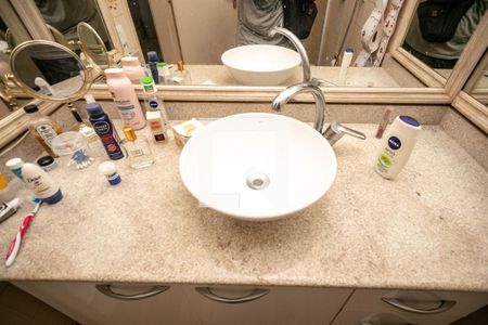 Apartamento à venda com 100m², 3 quartos e 2 vagas Apartamento à venda com 100m², 3 quartos e 2 vagasBanheiro