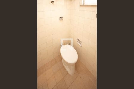 Apartamento à venda com 100m², 3 quartos e 2 vagas Apartamento à venda com 100m², 3 quartos e 2 vagasBanheiro de Serviço