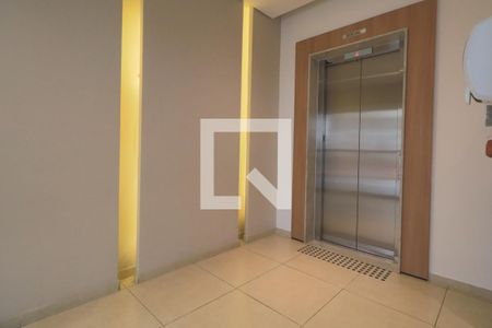Apartamento para alugar com 38m², 1 quarto e 1 vagaHall social