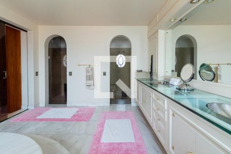 Apartamento à venda com 466m², 4 quartos e 3 vagasSuíte 1 - banheiro
